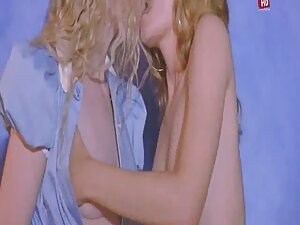 सुंदर गोरा कैमरे को उसके फिगर को करीब सेक्स मूवी वीडियो पिक्चर से दिखाता है ।